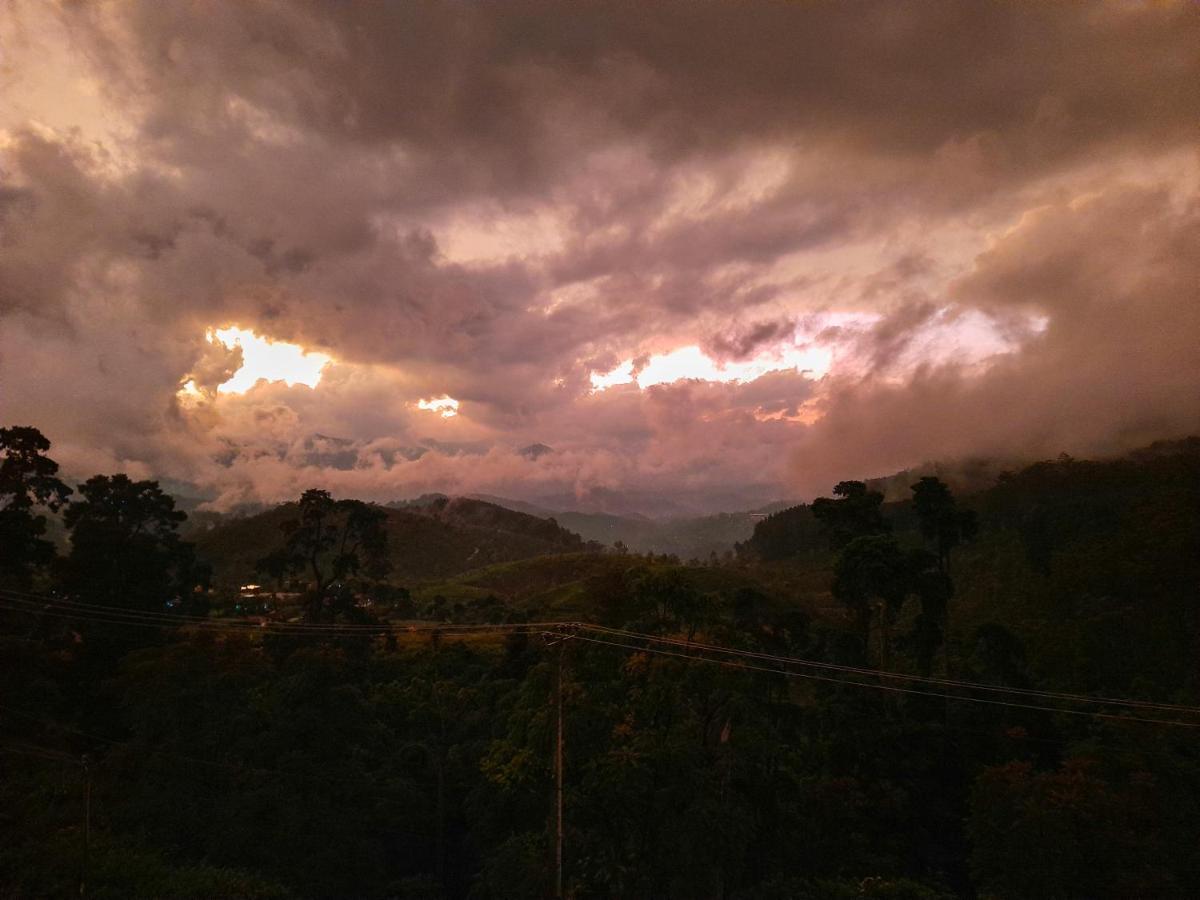 Hotel Olinka Haputale Bagian luar foto