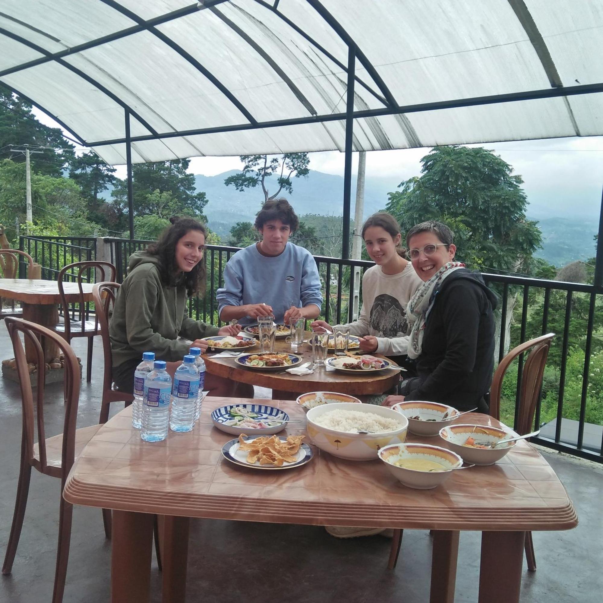 Hotel Olinka Haputale Bagian luar foto